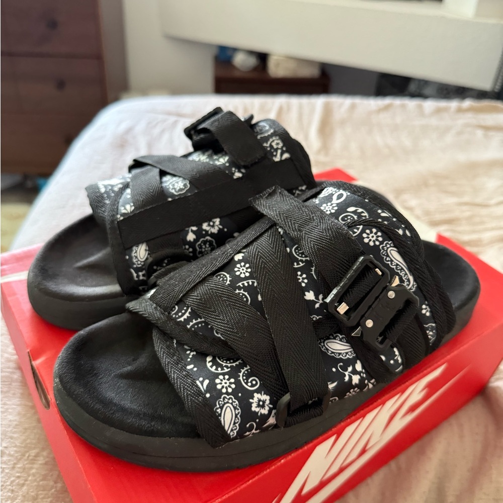 Draco black bandana slides